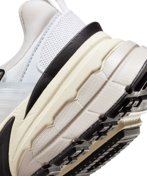 NIKE(ナイキ)の「【NIKE】Nike V2K Run(スニーカー・レディース・シルバー・23.5cm/24cm/24.5cm/25cm/22.5cm/23cm/25.5cm)」の7枚目の写真