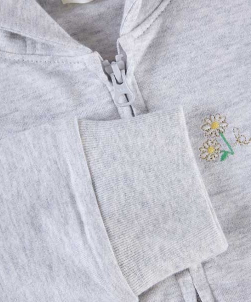 KP（ケーピー）の「刺繍と花レースのパーカー(140～160cm)（パーカー 