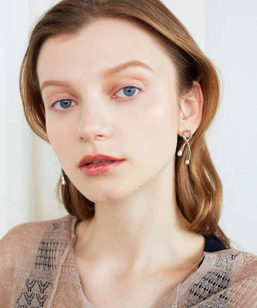 ROOM(-)の「love sign pearl pierce(ピアス(両耳用)・レディース・シルバー・FREE)」の1枚目の写真