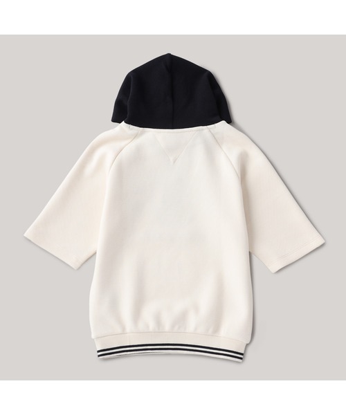 TOMMY HILFIGER(トミーヒルフィガー)の「BOYS モノタイプアーチHシールパーカー(パーカー・キッズ・アイボリー・130cm/140cm/150cm/160cm)」の2枚目の写真