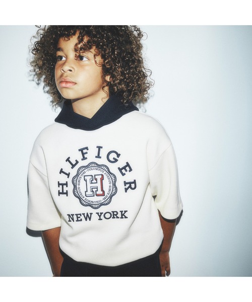 TOMMY HILFIGER(トミーヒルフィガー)の「BOYS モノタイプアーチHシールパーカー(パーカー・キッズ・アイボリー・130cm/140cm/150cm/160cm)」の8枚目の写真
