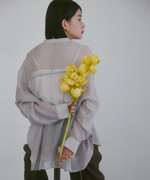 hunch(ハンチ)の「【WEB限定/別注】バンドカラー シアーシャツ(シャツ/ブラウス・レディース・カーキ/アイボリー/ブラウン/ライトグレー/ダークグレー/ラベンダー/ブルー/イエロー/ピンク・FREE)」の16枚目の写真