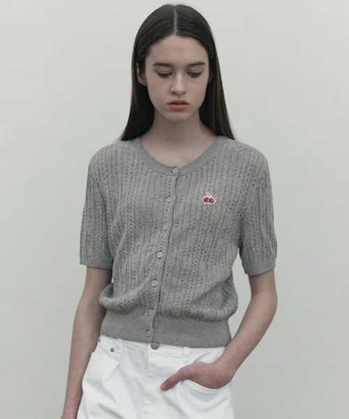 KIRSH（キルシー）の「KIRSH SMALL CHERRY CABLE CROP SHORT SLEEVE KNIT CARDIGAN キルシー スモールチェリー ケーブル クロップ ニットカーディガン【S】（カーディガン/ボレロ・レディース・ピンク/ホワイト/ライトグレー・ONE SIZE）」の2枚目の写真
