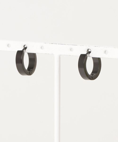 AKEL(アケル)の「【AKEL】アケル/ リングフープピアス(2個セット)/金属アレルギー対応(サージカルステンレス)(ピアス(両耳用)・メンズ・ブラック/ゴールド・FREE)」の3枚目の写真