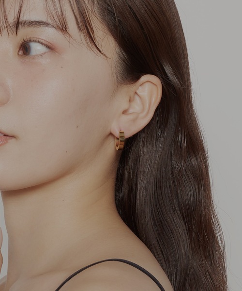 AKEL(アケル)の「【AKEL】アケル/ リングフープピアス(2個セット)/金属アレルギー対応(サージカルステンレス)(ピアス(両耳用)・メンズ・ブラック/ゴールド・FREE)」の1枚目の写真