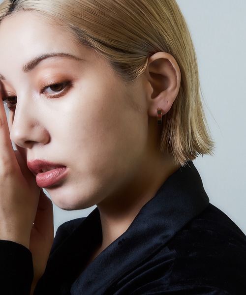 AKEL(アケル)の「【AKEL】アケル/ リングフープピアス(2個セット)/金属アレルギー対応(サージカルステンレス)(ピアス(両耳用)・メンズ・ブラック/ゴールド・FREE)」の4枚目の写真