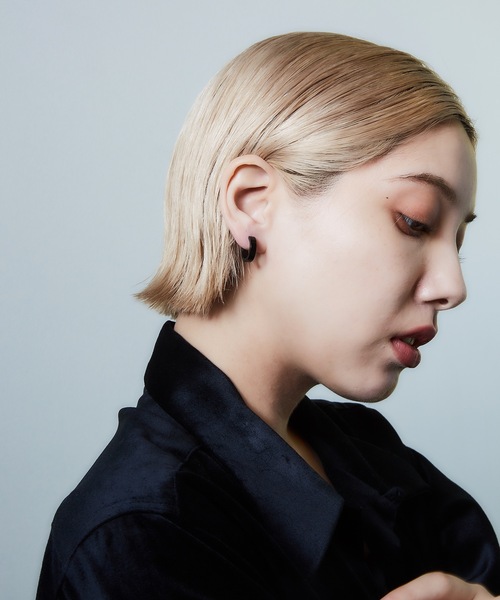 AKEL(アケル)の「【AKEL】アケル/ リングフープピアス(2個セット)/金属アレルギー対応(サージカルステンレス)(ピアス(両耳用)・メンズ・ブラック/ゴールド・FREE)」の5枚目の写真