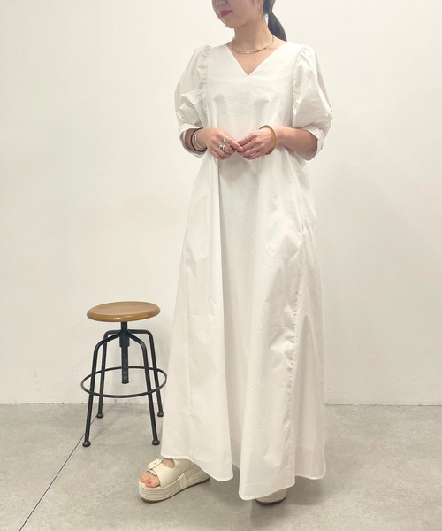 Omekashi（オメカシ）の「【WEB限定】【オケージョンにも使える！】ビッグスリーブワンピース（ワンピース・レディース・オフホワイト/ブラック/ピンク・36/38）」の9枚目の写真