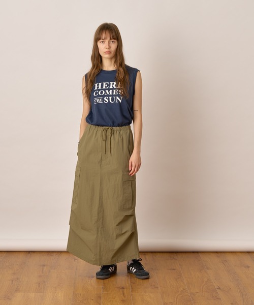 ALLUMER(アリュメール)の「スリーブレスプリントTシャツ(HERE)(Tシャツ/カットソー・レディース・ホワイト系その他/ネイビー・1)」の19枚目の写真