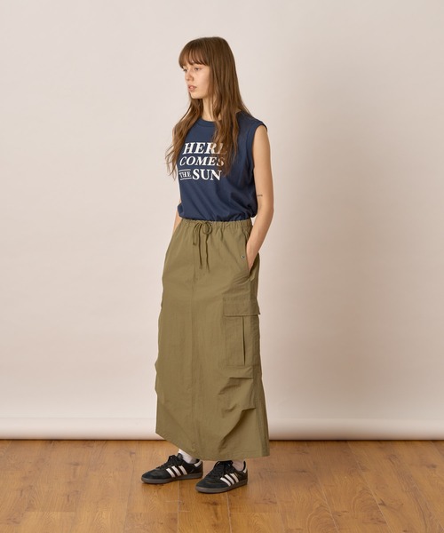 ALLUMER(アリュメール)の「スリーブレスプリントTシャツ(HERE)(Tシャツ/カットソー・レディース・ホワイト系その他/ネイビー・1)」の20枚目の写真