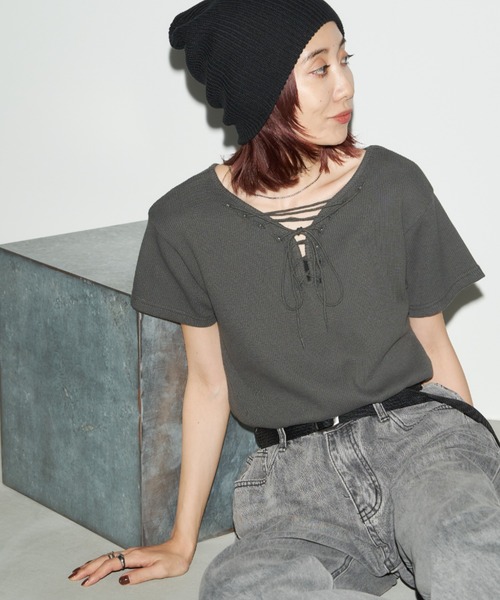Auntie Rosa Holiday(アンティローザホリデー)の「サーマルレースアッププルオーバーTEE / 前後2WAY(Tシャツ/カットソー・レディース・チャコールグレー/オフホワイト/ブラック・FREE)」の3枚目の写真