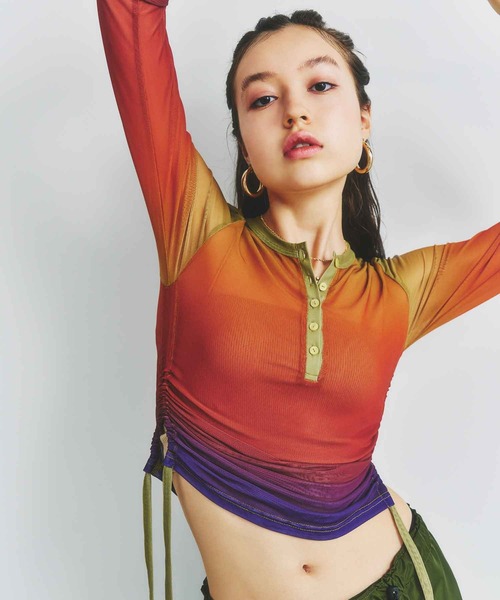 atmos pink（アトモスピンク）の「atmos pink Shirring See-through Top / アトモス ピンク シャーリング シースルー トップ（Tシャツ/カットソー・レディース・ブルー/オレンジ/ブラック・FREE）」の12枚目の写真