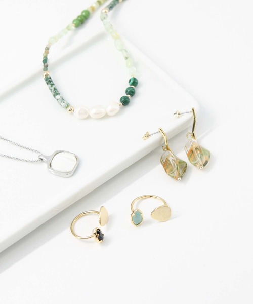 Gready Brilliant（グレディブリリアン）の「クリアＧＲＮピアス（ピアス（両耳用）・レディース・グリーン・FREE）」の2枚目の写真