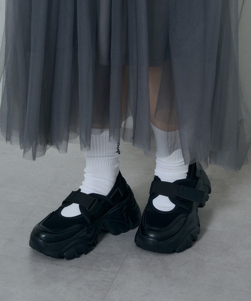 COLONY 2139（コロニートゥーワンスリーナイン）の「ベルトスニーカー（スニーカー・レディース・ブラック・SMALL/MEDIUM/LARGE）」の2枚目の写真