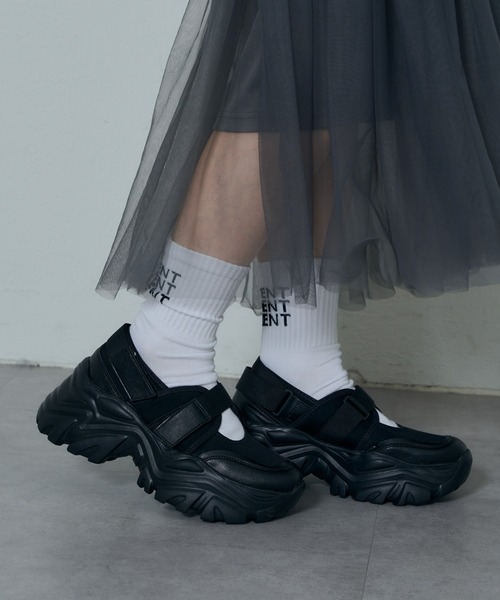 COLONY 2139（コロニートゥーワンスリーナイン）の「ベルトスニーカー（スニーカー・レディース・ブラック・SMALL/MEDIUM/LARGE）」の3枚目の写真