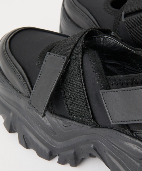 COLONY 2139（コロニートゥーワンスリーナイン）の「ベルトスニーカー（スニーカー・レディース・ブラック・SMALL/MEDIUM/LARGE）」の5枚目の写真