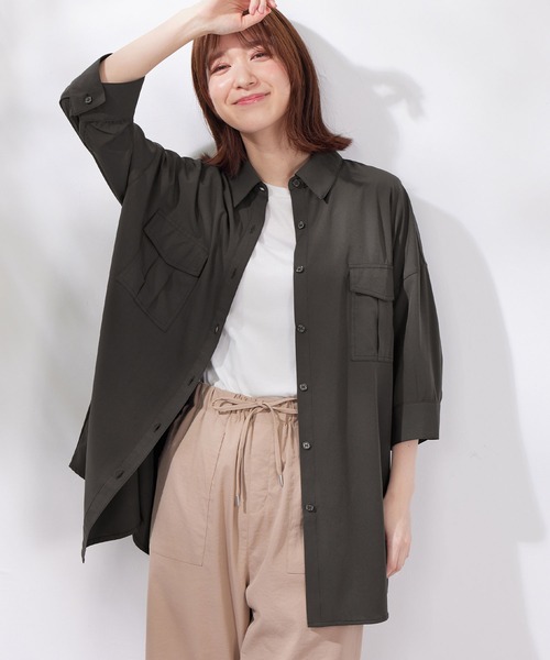 Viola e Viola(ヴィオラエヴィオラ)の「ゆるシルエットビッグシャツ(シャツ/ブラウス・レディース・ホワイト/ダークグレー・MEDIUM/LARGE/X-LARGE/XX-LARGE)」の1枚目の写真