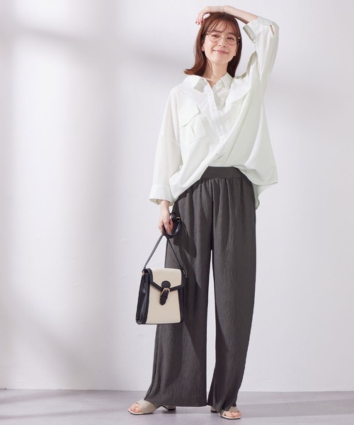 Viola e Viola(ヴィオラエヴィオラ)の「ゆるシルエットビッグシャツ(シャツ/ブラウス・レディース・ホワイト/ダークグレー・MEDIUM/LARGE/X-LARGE/XX-LARGE)」の3枚目の写真