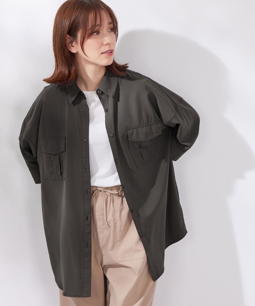 Viola e Viola(ヴィオラエヴィオラ)の「ゆるシルエットビッグシャツ(シャツ/ブラウス・レディース・ホワイト/ダークグレー・MEDIUM/LARGE/X-LARGE/XX-LARGE)」の11枚目の写真