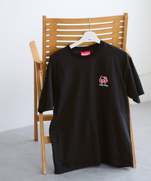 sanrio（サンリオ）の「Hello Kitty/ハローキティ 別注 胸刺しゅうTEE（Tシャツ/カットソー・メンズ）」