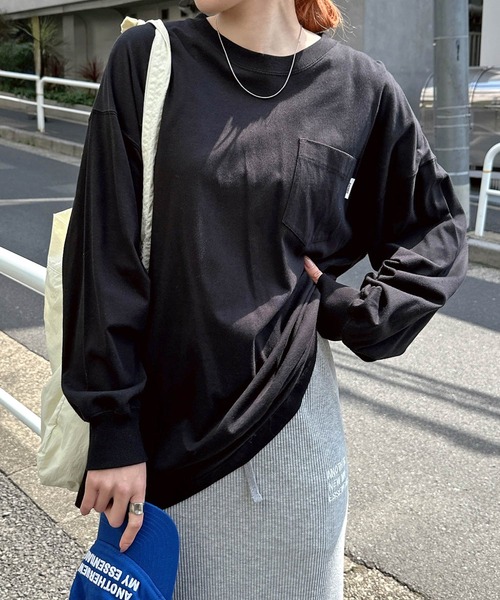ANME(アンメ)の「エンブロイダリーポケット付き長袖Tシャツ(Tシャツ/カットソー・レディース・ブラック/オフホワイト/オートミール・M/L)」の2枚目の写真
