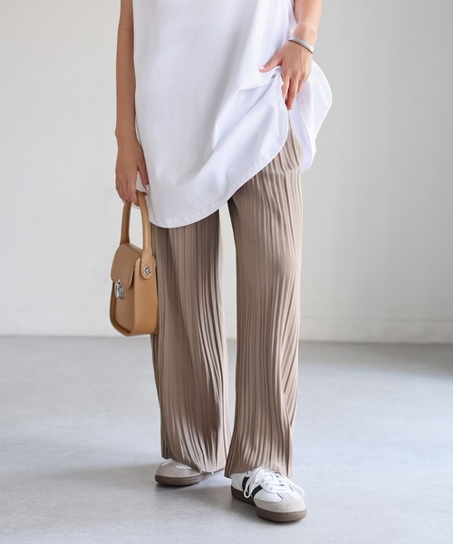 Riberry（リベリー）の「ウエストゴムプリーツセミワイドパンツ（その他パンツ・レディース・ブラック×ホワイト/ブラック/カーキ/ホワイト×ブラック/グレイッシュベージュ/グリーン/ブラウン/モカ/チャコールグレー/アイボリー・MEDIUM）」の8枚目の写真