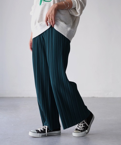 Riberry（リベリー）の「ウエストゴムプリーツセミワイドパンツ（その他パンツ・レディース・ブラック×ホワイト/ブラック/カーキ/ホワイト×ブラック/グレイッシュベージュ/グリーン/ブラウン/モカ/チャコールグレー/アイボリー・MEDIUM）」の10枚目の写真