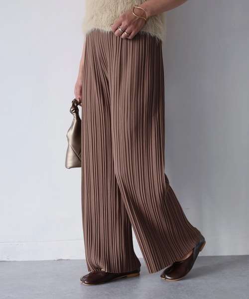 Riberry（リベリー）の「ウエストゴムプリーツセミワイドパンツ（その他パンツ・レディース・ブラック×ホワイト/ブラック/カーキ/ホワイト×ブラック/グレイッシュベージュ/グリーン/ブラウン/モカ/チャコールグレー/アイボリー・MEDIUM）」の7枚目の写真