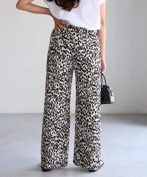 Riberry（リベリー）の「ウエストゴムプリーツセミワイドパンツ（その他パンツ・レディース・ブラック×ホワイト/ブラック/カーキ/ホワイト×ブラック/グレイッシュベージュ/グリーン/ブラウン/モカ/チャコールグレー/アイボリー・MEDIUM）」の21枚目の写真