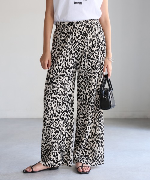 Riberry（リベリー）の「ウエストゴムプリーツセミワイドパンツ（その他パンツ・レディース・ブラック×ホワイト/ブラック/カーキ/ホワイト×ブラック/グレイッシュベージュ/グリーン/ブラウン/モカ/チャコールグレー/アイボリー・MEDIUM）」の14枚目の写真