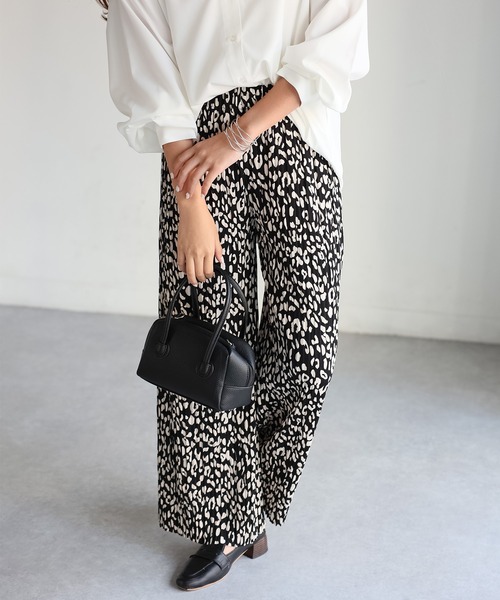 Riberry（リベリー）の「ウエストゴムプリーツセミワイドパンツ（その他パンツ・レディース・ブラック×ホワイト/ブラック/カーキ/ホワイト×ブラック/グレイッシュベージュ/グリーン/ブラウン/モカ/チャコールグレー/アイボリー・MEDIUM）」の22枚目の写真