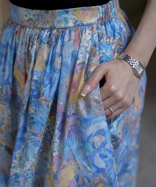 HUIT bouquet（ユイット）の「ギャザー フレアスカート Made with Liberty Fabric HUIT（スカート・レディース・ピンク/ブルー・S/M）」の4枚目の写真