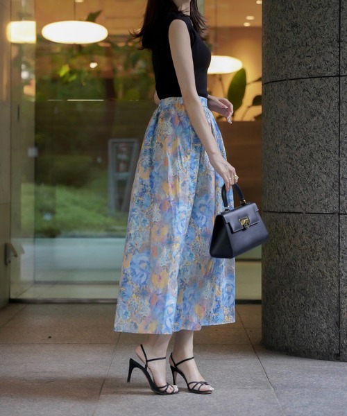 HUIT bouquet（ユイット）の「ギャザー フレアスカート Made with Liberty Fabric HUIT（スカート・レディース・ピンク/ブルー・S/M）」の5枚目の写真