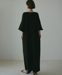 ETRE TOKYO（エトレトウキョウ）の「Vネックリラクシー