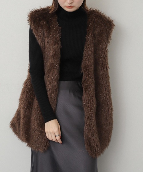 SENSE OF PLACE by URBAN RESEARCH(センスオブプレイスバイアーバンリサーチ)の「ロングファーベスト(ベスト・レディース・ブラウン/アイボリー/グレー・ONE)」の1枚目の写真
