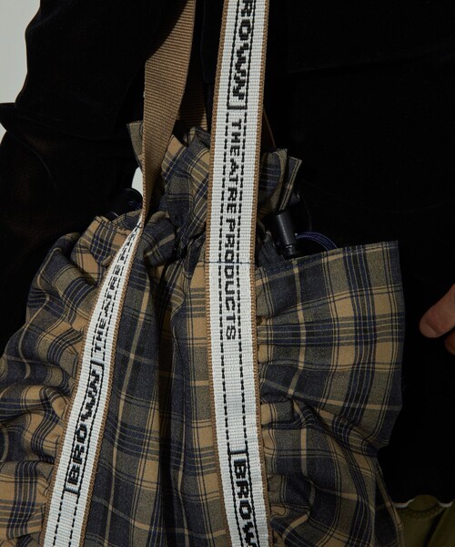 FREAK'S STORE（フリークスストア）の「BROWN THEATRE PRODUCTS × FREAK'S STORE/ブラウン 別注 チェック柄 フリルシューズバッグ（トートバッグ・レディース・ブラック/ワインレッド/ネイビー・ONE SIZE）」の4枚目の写真