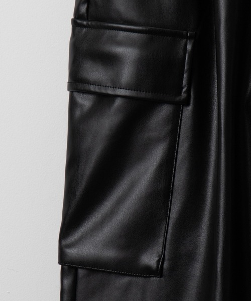 LUCY（ルーシー）の「LUCY/エコレザーカーゴスラックス（スラックス・メンズ・ブラック・LARGE/MEDIUM）」の14枚目の写真