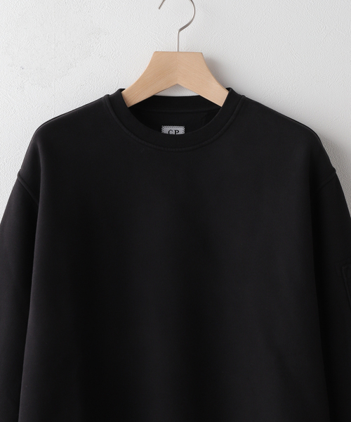 C.P. COMPANY(シーピーカンパニー)の「【C.P. Company / シーピーカンパニー】CREW NECK BRSD EMRZD DGNL FLEECE(スウェット・メンズ・ブラック・SMALL/MEDIUM)」の3枚目の写真