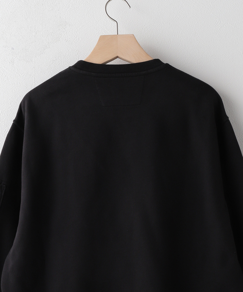 C.P. COMPANY(シーピーカンパニー)の「【C.P. Company / シーピーカンパニー】CREW NECK BRSD EMRZD DGNL FLEECE(スウェット・メンズ・ブラック・SMALL/MEDIUM)」の4枚目の写真