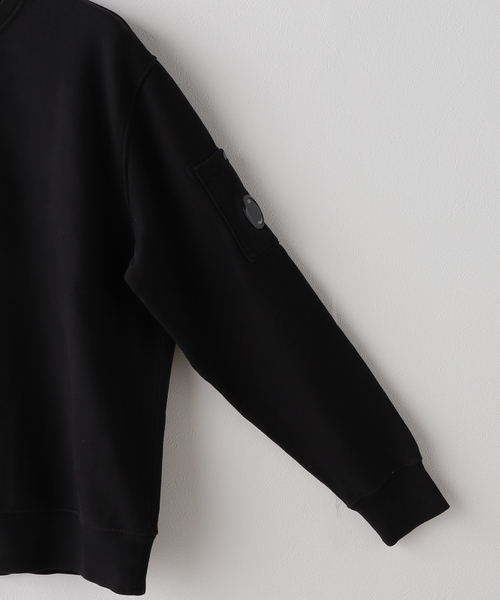 C.P. COMPANY(シーピーカンパニー)の「【C.P. Company / シーピーカンパニー】CREW NECK BRSD EMRZD DGNL FLEECE(スウェット・メンズ・ブラック・SMALL/MEDIUM)」の5枚目の写真