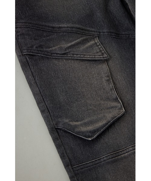 AZUL by moussy（アズールバイマウジー）の「AZUL DENIM ファティーグジョグ（デニムパンツ・メンズ・ブラック/ブルー・MEDIUM/LARGE）」の6枚目の写真