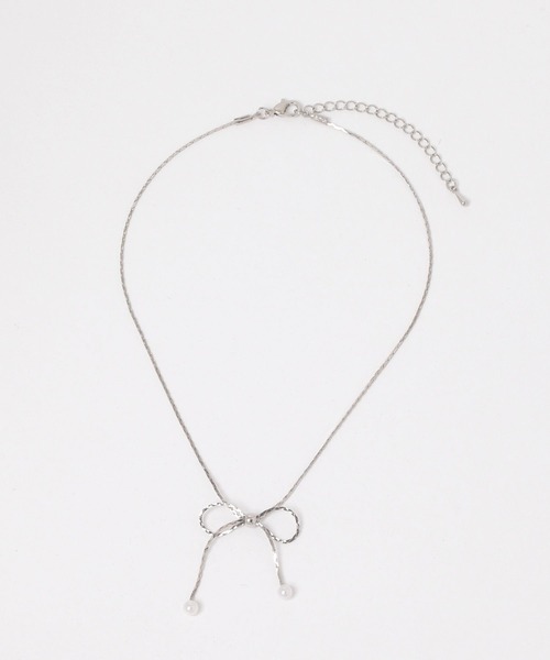 FOREVER 21(フォーエバー トゥエンティーワン)の「リボンネックレス(ネックレス・レディース・シルバー・FREE)」の1枚目の写真