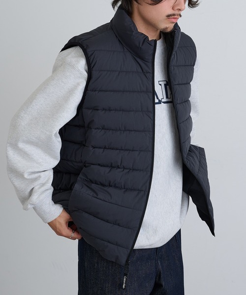Calvin Klein(カルバン・クライン)の「【Calvin Klein】CM355480 Stretch Puffer Vest(ダウンベスト・メンズ・ブラック/ダークグレー・M/L/XL/S)」の1枚目の写真