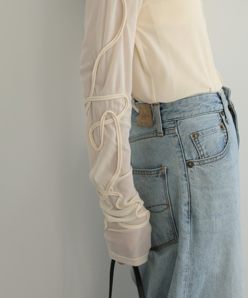 Freesia by andme(フリージアバイアンドミー)の「ニュアンスウェーブ刺繍シアー2wayトップス(Tシャツ/カットソー・レディース・チャコールグレー/アイボリー/ブラック・FREE)」の19枚目の写真