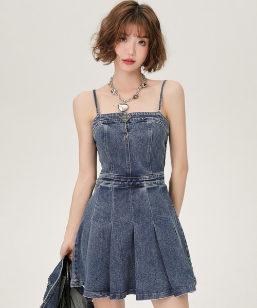 c.u.l(シーユーエル)の「プリーツ デニム キャミソールミニワンピース GH25s012 【Girlyhalo】(ワンピース・レディース・ブルー・L/M/S)」の1枚目の写真