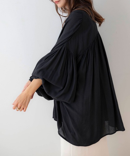 NOAHL（ノアル）の「【NOAHL】くるみボタン楊柳ボリュームブラウス（シャツ/ブラウス・レディース・アイボリー/ブラック・FREE）」の6枚目の写真