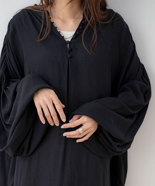 NOAHL（ノアル）の「【NOAHL】くるみボタン楊柳ボリュームブラウス（シャツ/ブラウス・レディース・アイボリー/ブラック・FREE）」の7枚目の写真