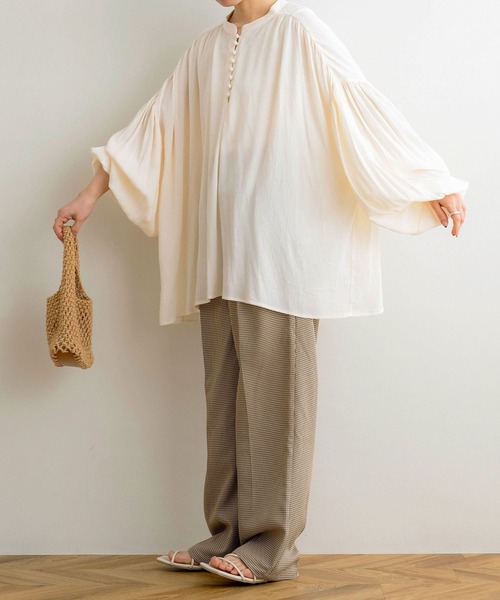 NOAHL（ノアル）の「【NOAHL】くるみボタン楊柳ボリュームブラウス（シャツ/ブラウス・レディース・アイボリー/ブラック・FREE）」の14枚目の写真