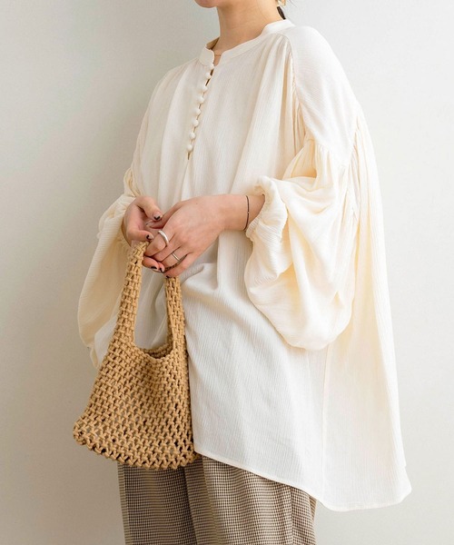 NOAHL（ノアル）の「【NOAHL】くるみボタン楊柳ボリュームブラウス（シャツ/ブラウス・レディース・アイボリー/ブラック・FREE）」の15枚目の写真