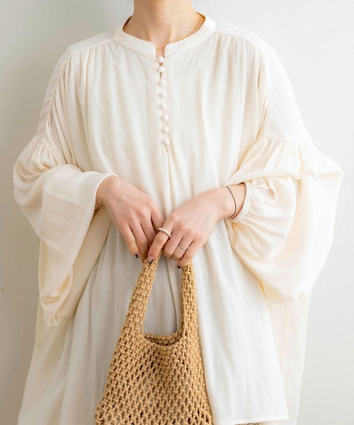 NOAHL（ノアル）の「【NOAHL】くるみボタン楊柳ボリュームブラウス（シャツ/ブラウス・レディース・アイボリー/ブラック・FREE）」の16枚目の写真